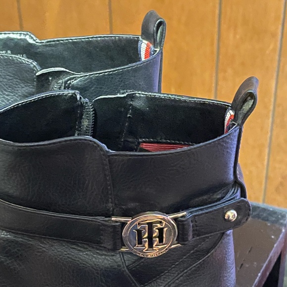 Sz 9.5 Tommy Hillfiger Booties - Picture 2 of 3